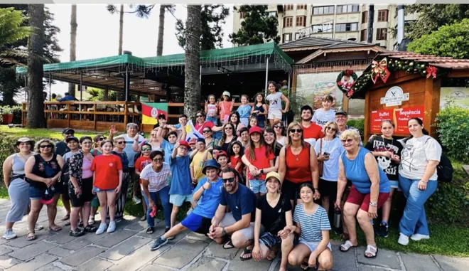 Grupo de viajeros durante un paseo